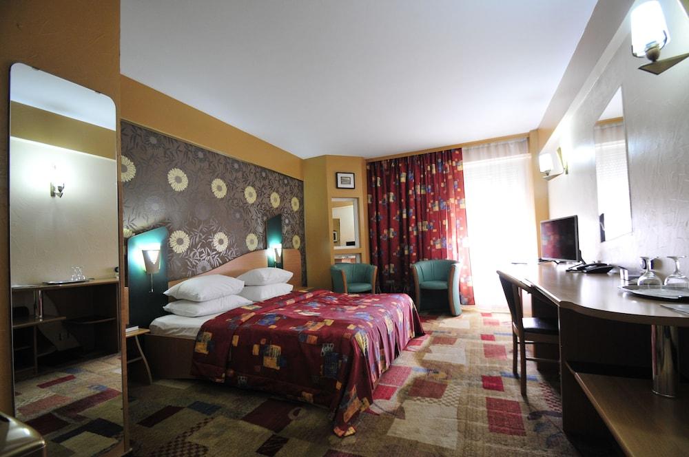 Hotel Ambassador 4*